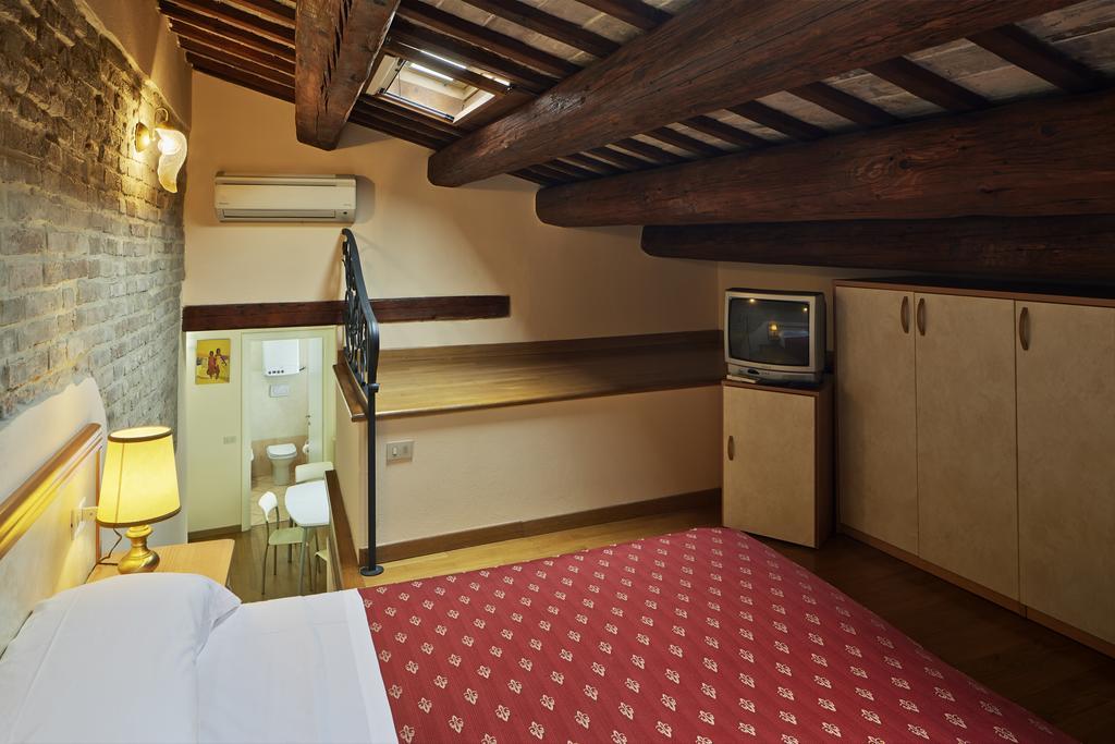 Residence Cavour 63 Равенна Номер фото
